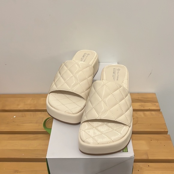 Pair of size 8.5 white bed foam platform sandals. Sustainable + Vegan. - Picture 2 of 3